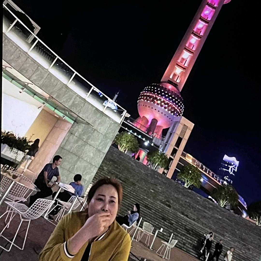王霞：