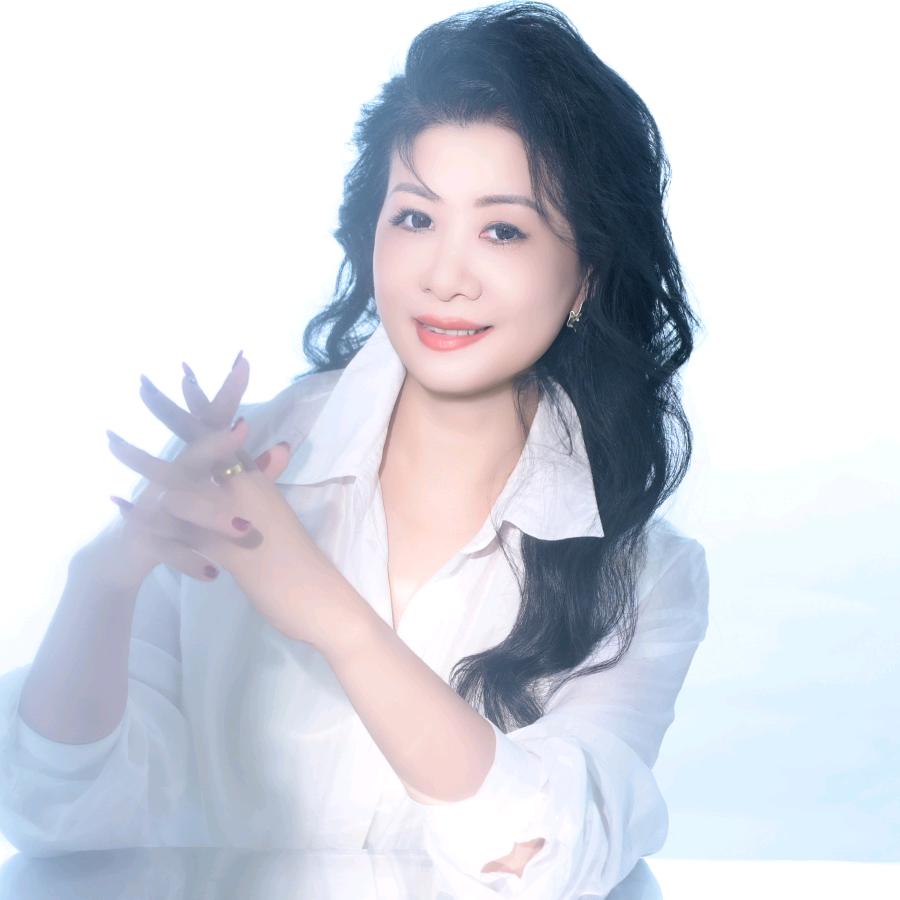 艳仪行走艺术中心～艳🐰子