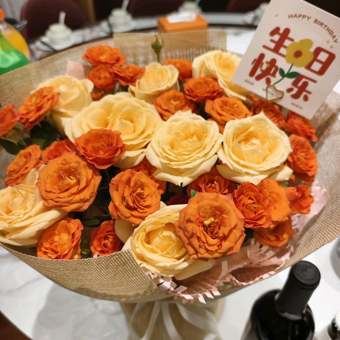 辰玥(星辰般闪耀，珍贵美好)