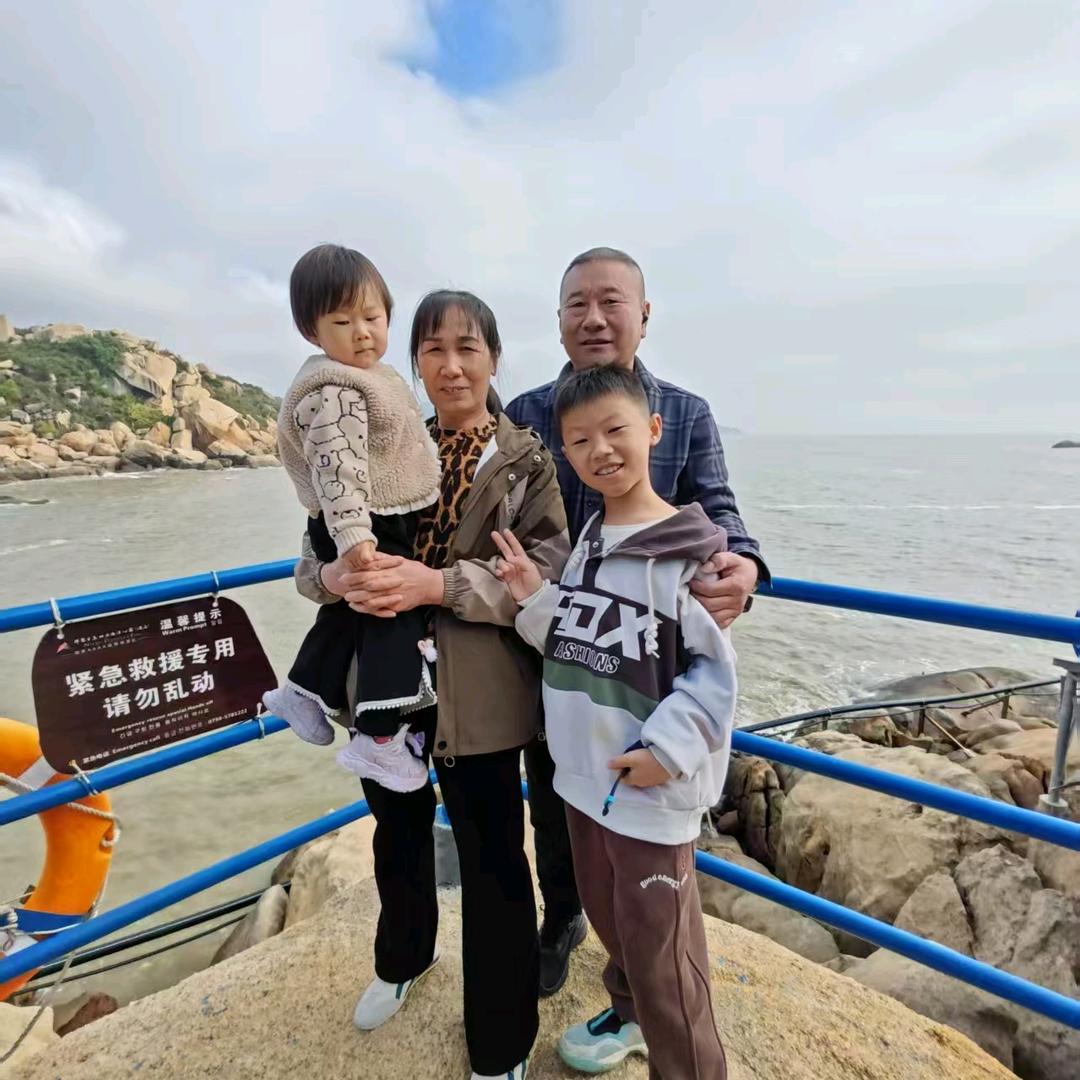 青山依旧在，几度夕阳红！