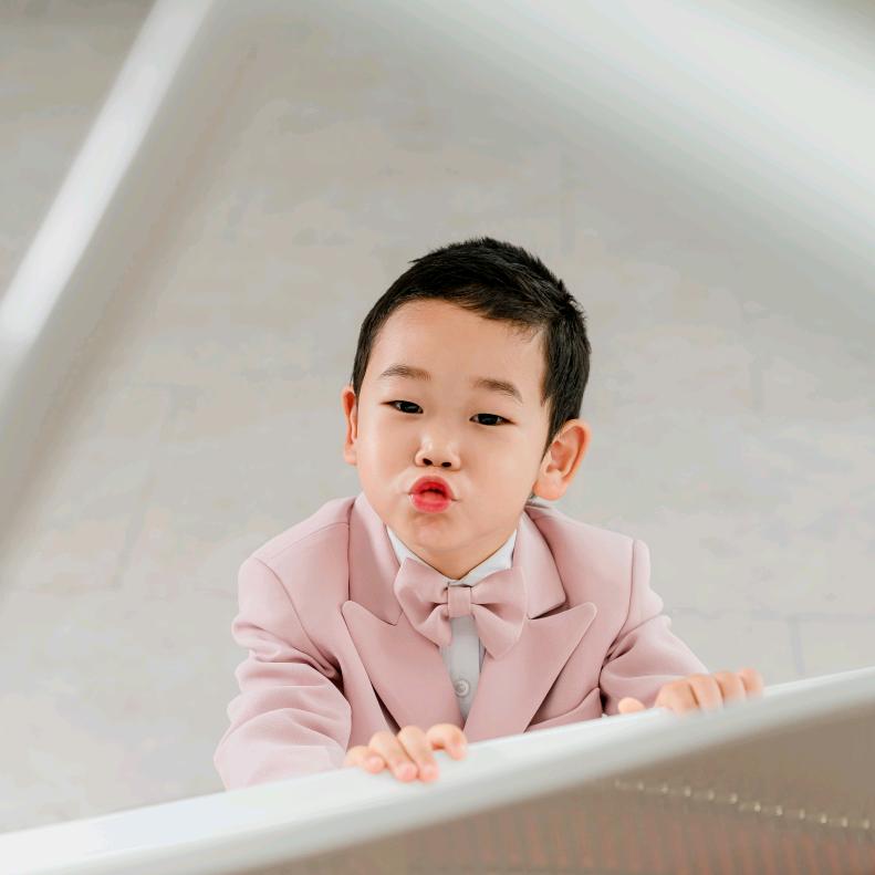 是李小八吖