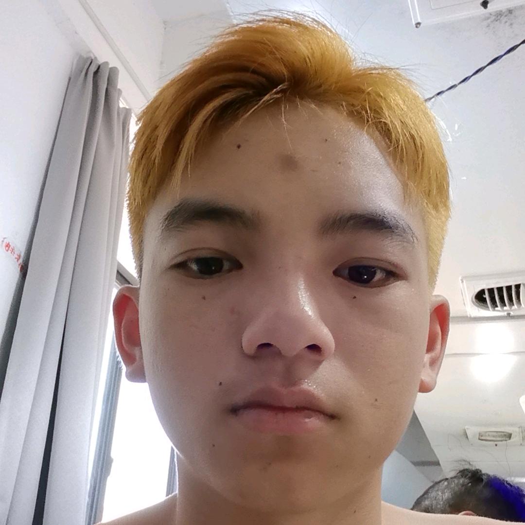 《00后黄毛》小孩哥