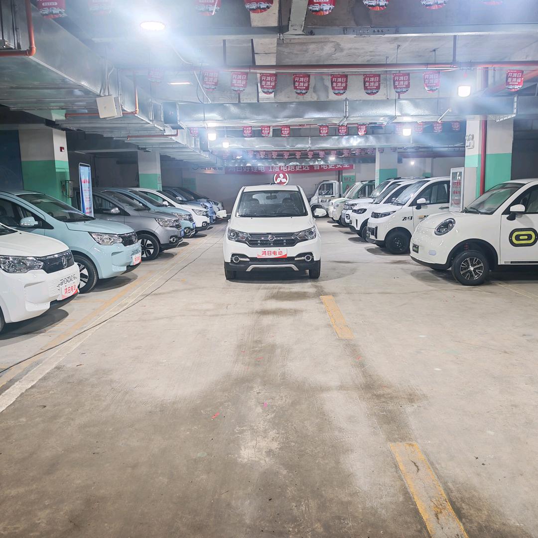 鸿日电动汽车昆明腾帆运营中心