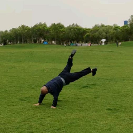 劉堯（卯金刀土土土兀）