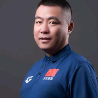 豪丽特游泳教练
