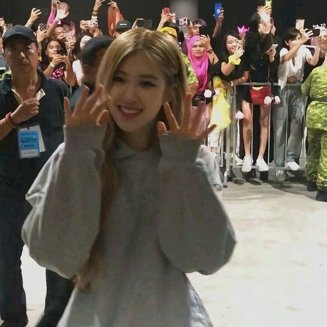 𝐑𝐨𝐬𝐞𝐚𝐧𝐧𝐞.