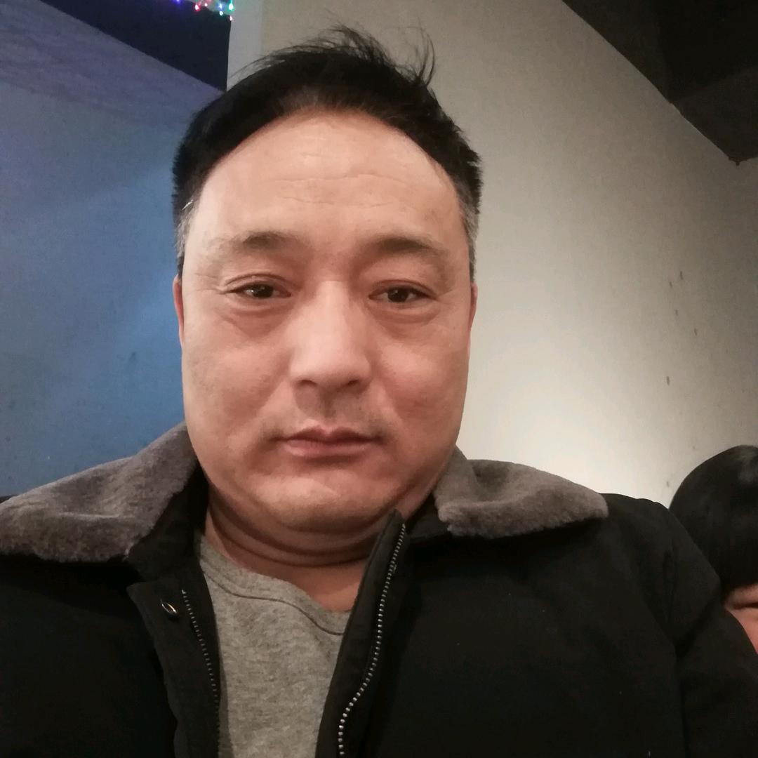 常师傅，贴瓷砖