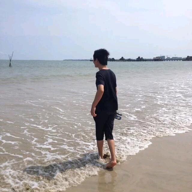 见一个爱一个