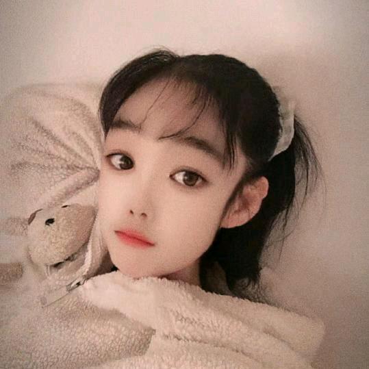 阳光下的小树苗