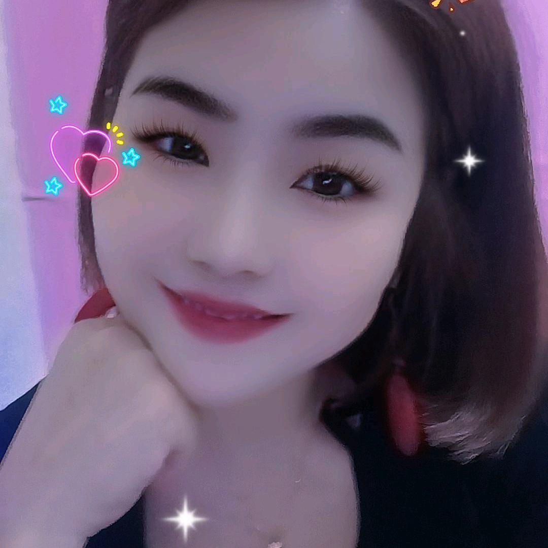 摇晃的红酒杯