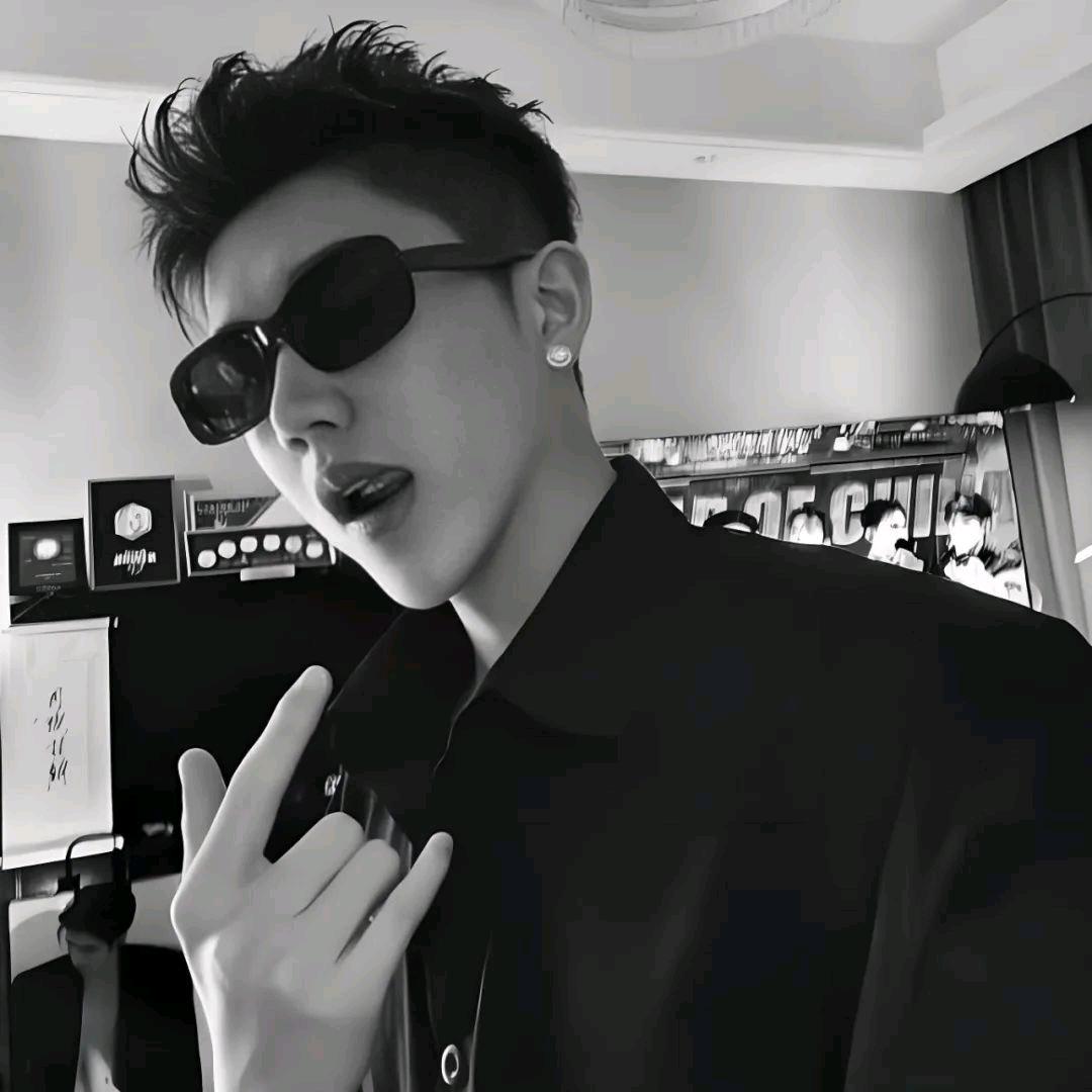 • ◡•𝕪𝕖𝕖𝕖