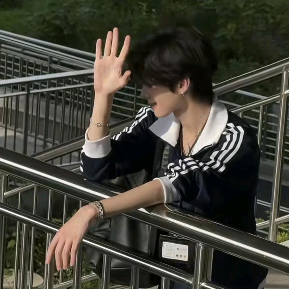 星星不乖了🌱🧁⁸³⁰