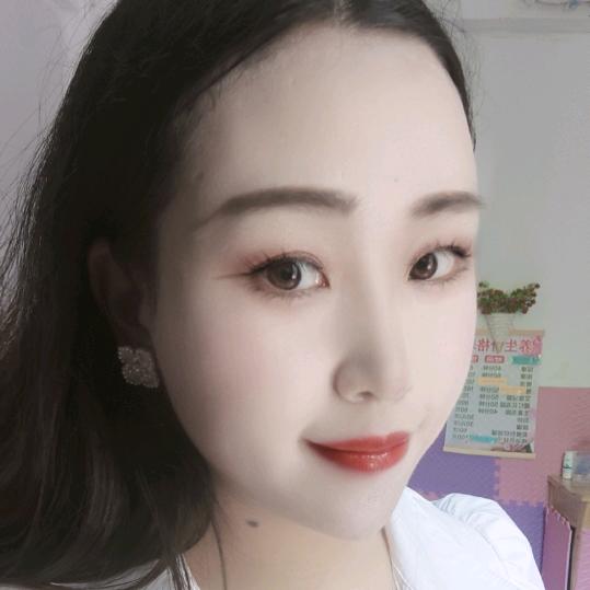 一只努力的小蜜蜂