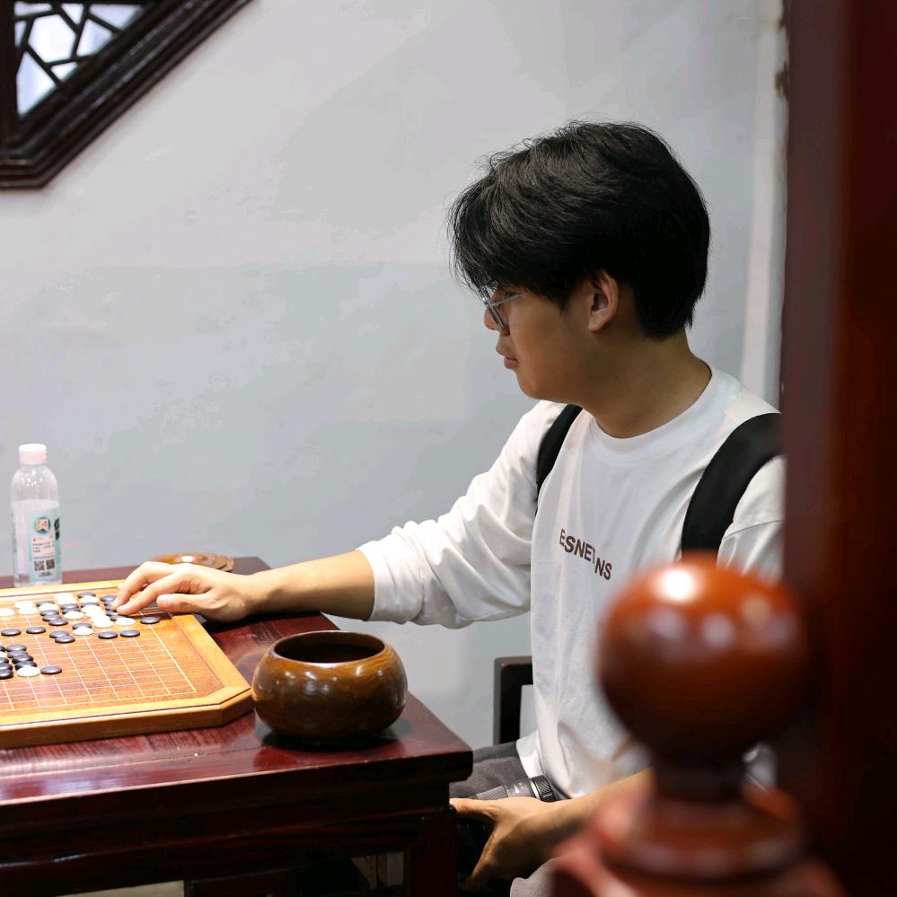 电杆下的摄影师