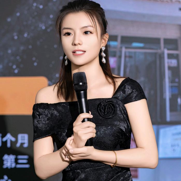 轻奢世家招商部 静静