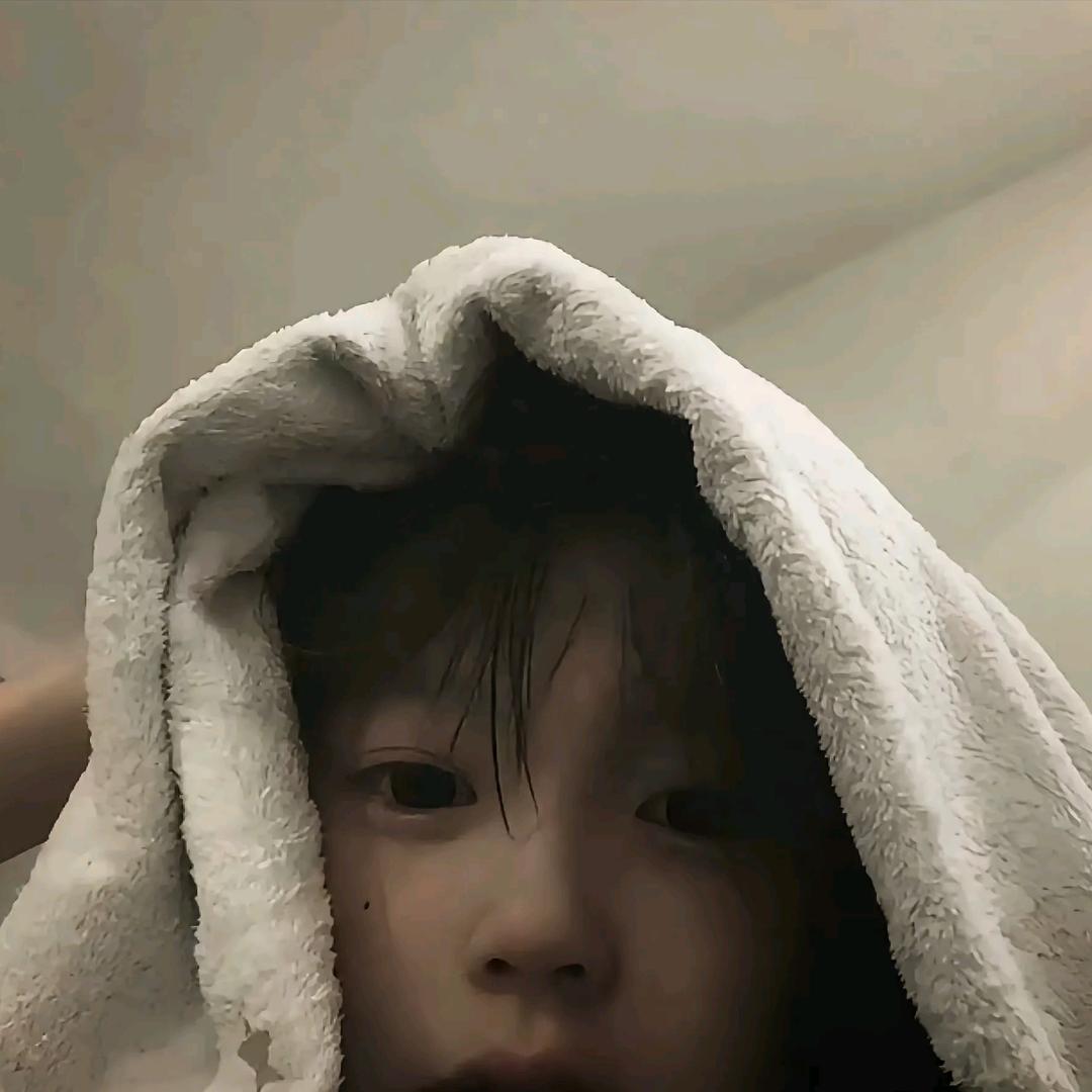 遇蛇撑伞扮许仙