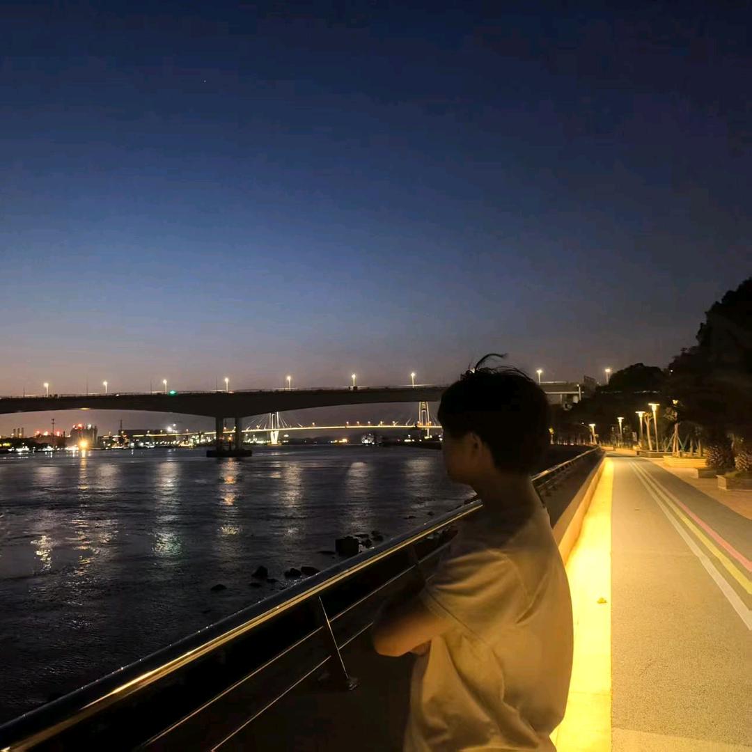 陈陈。
