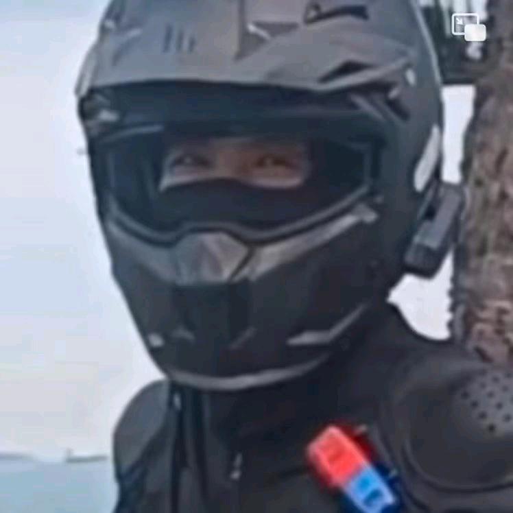 🇨🇳炸毛机车大叔🇨🇳