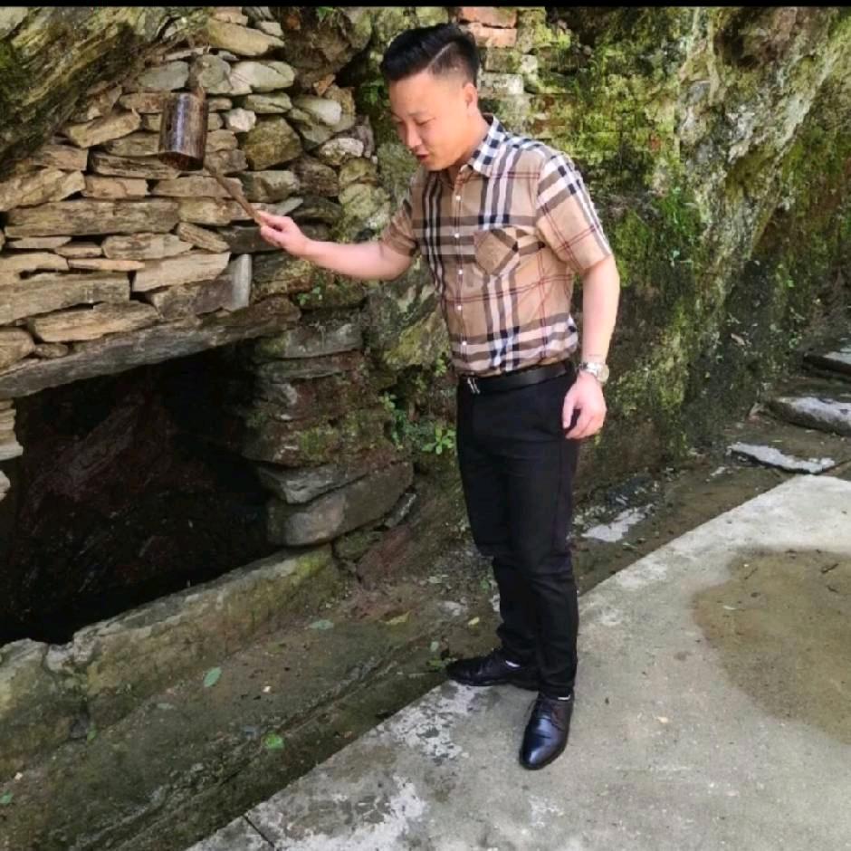 石   头   堆