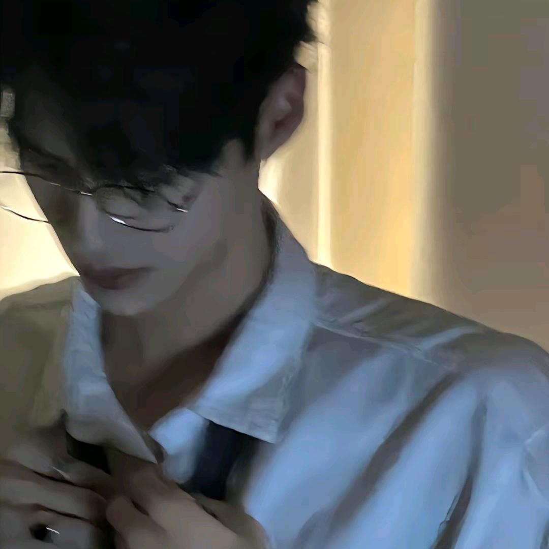 18岁肤白小狼狗（接天才）