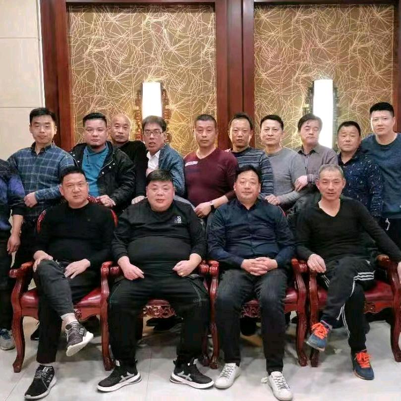 吴华。