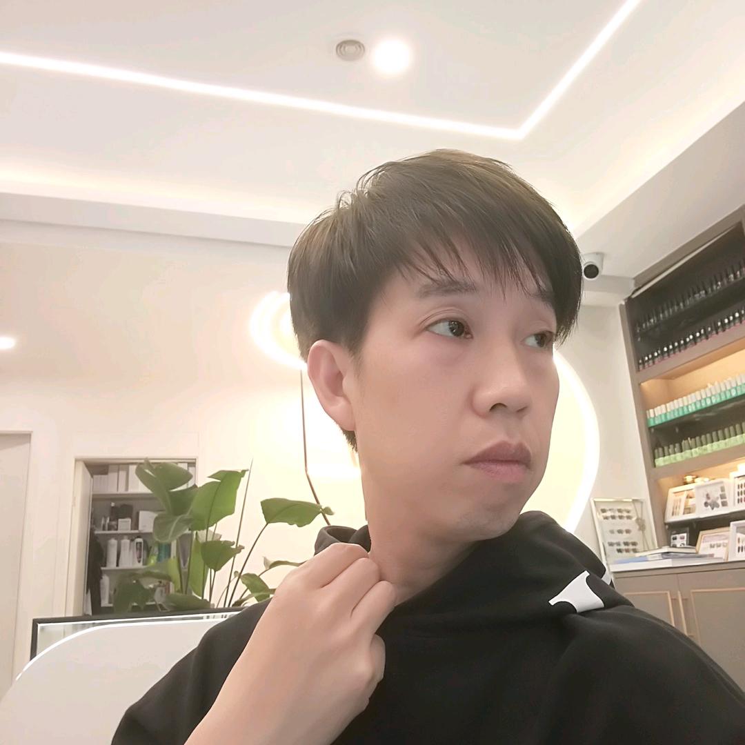眼镜帅哥哥