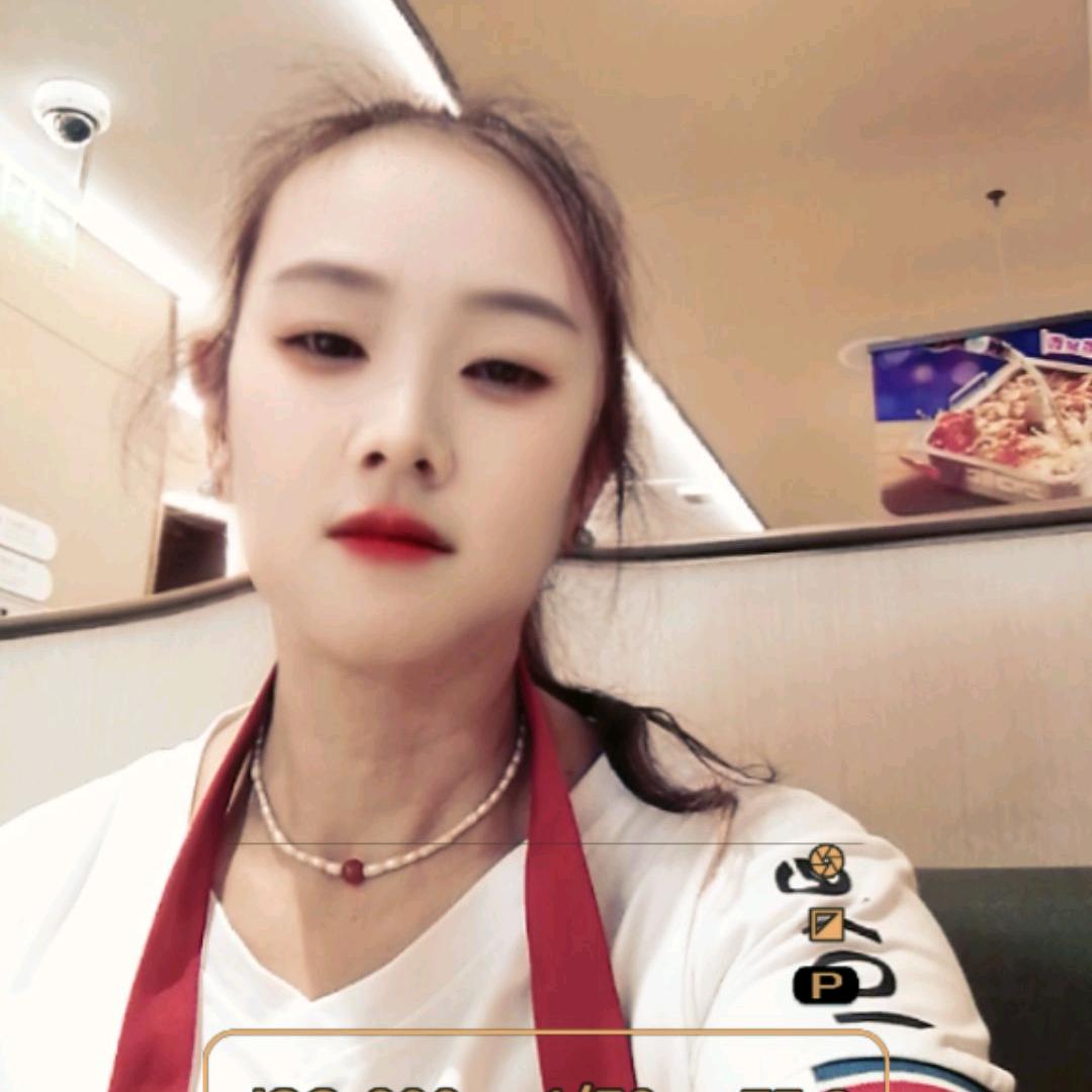 小美晚上9点30开播。