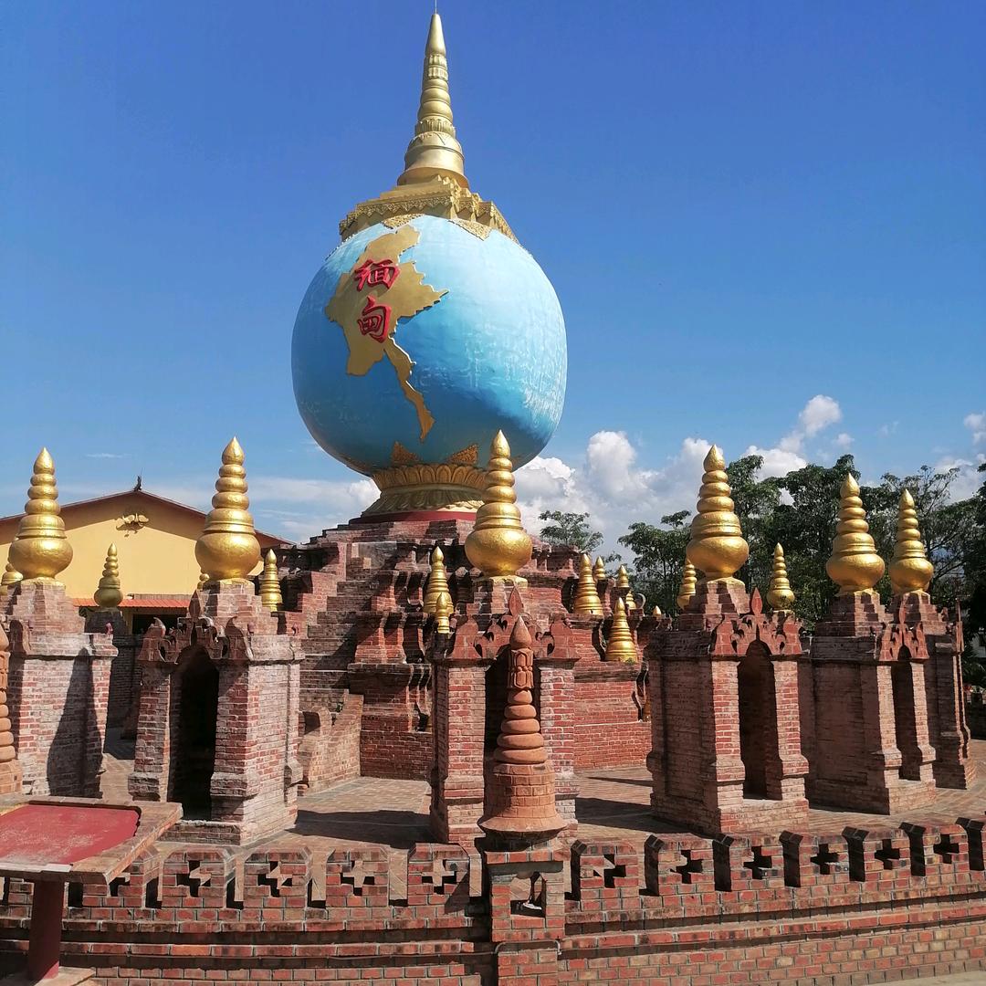 傣味鸡爪热卖中…