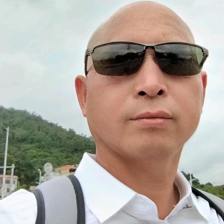 我也没驾照但是会开车叉车什么车都会开