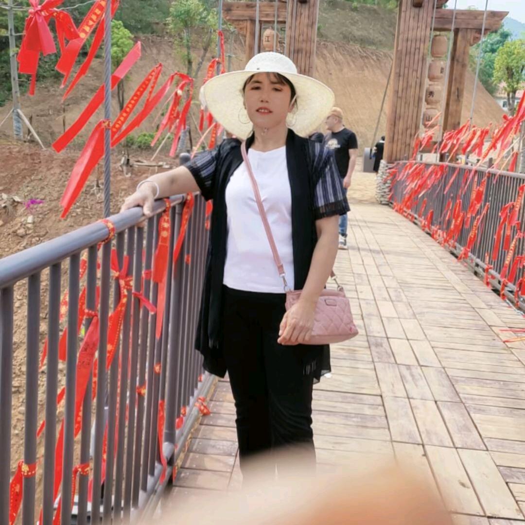 风吹落叶