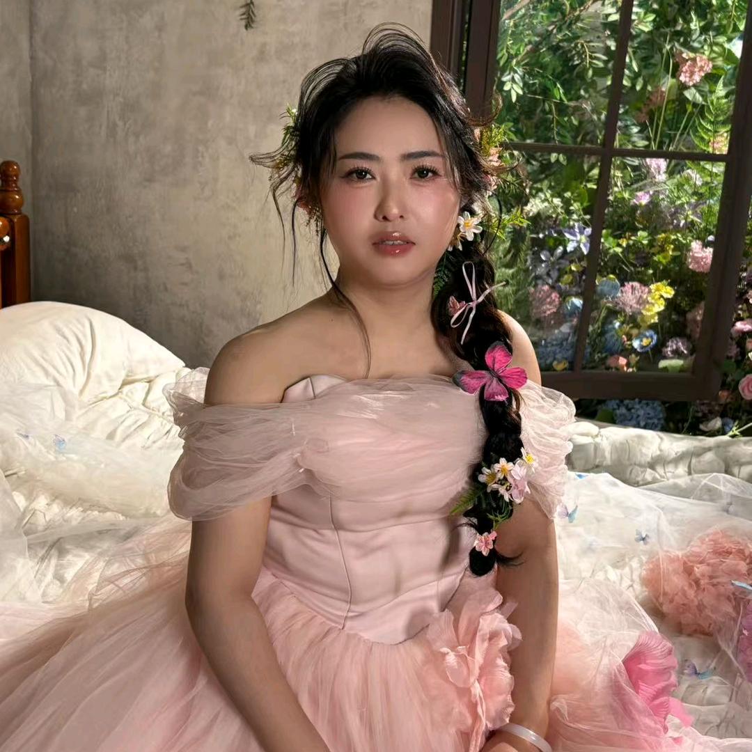 嫣然