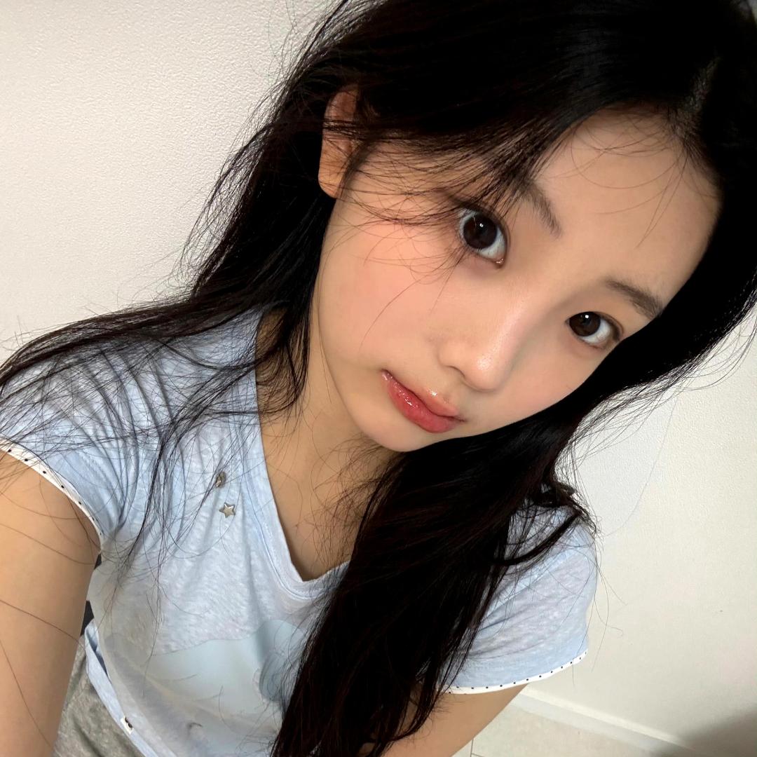 群山执春日头像