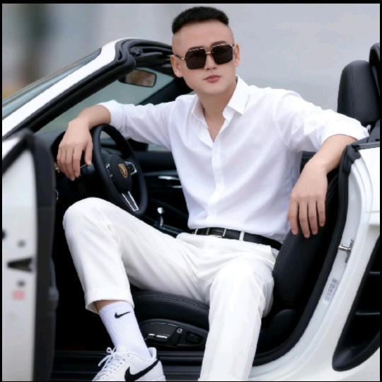 𑪞岩缝里盛开的花𑪞