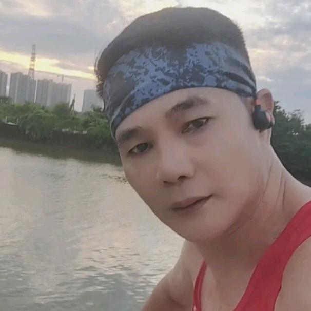 爱上跑步的🏃‍♂️情感帅男。