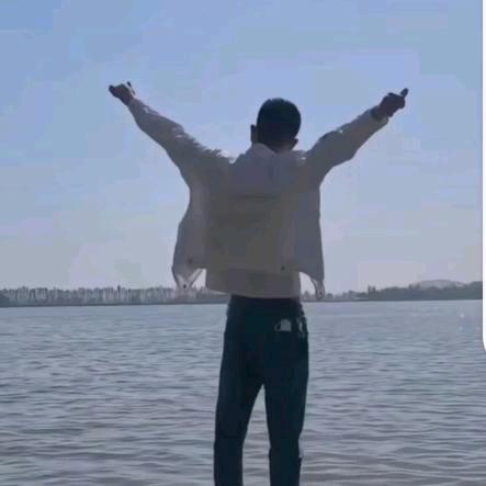 小张，生活记得微笑