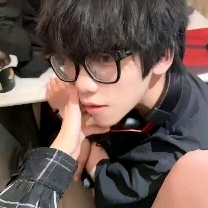 发现女友是les被换上女装当β