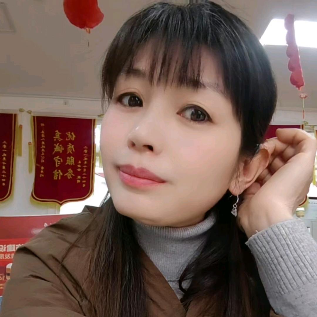 何瑩（拒陌生人私聊）