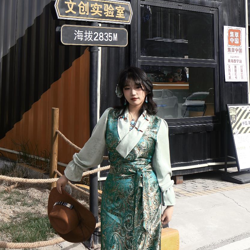 四川旅游领队羊羊