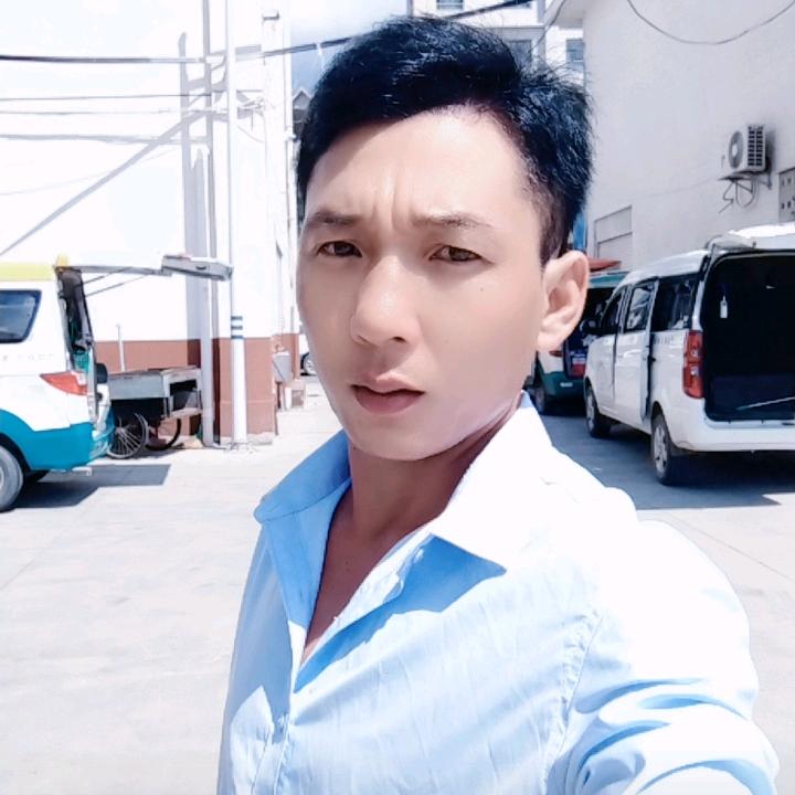 脾气古怪，无人深爱