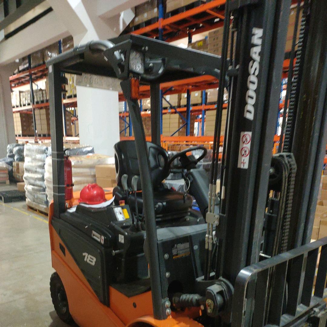 小戴叉车智能仓储设备