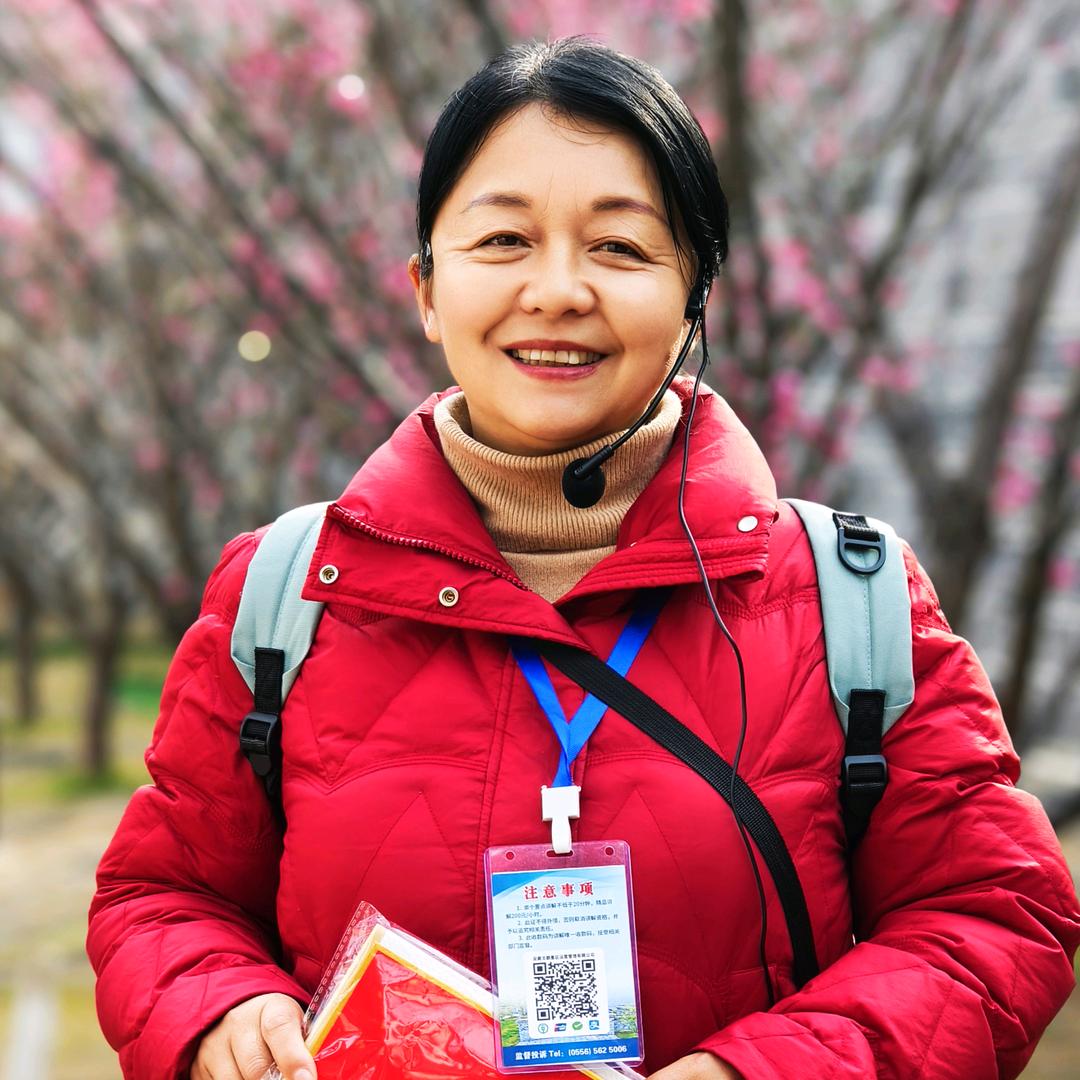 六尺巷讲解员太阳花