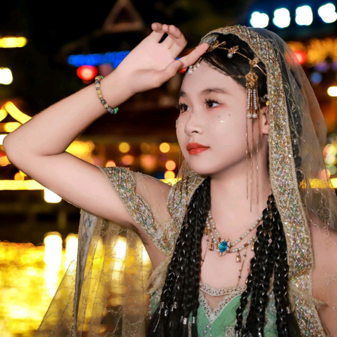 😈隔着眼泪看世界😇