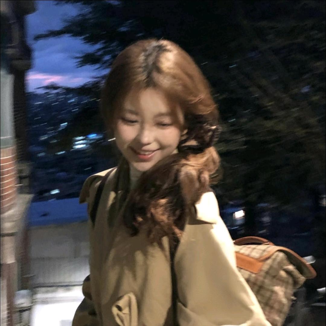 戴帽子伸懒腰啦