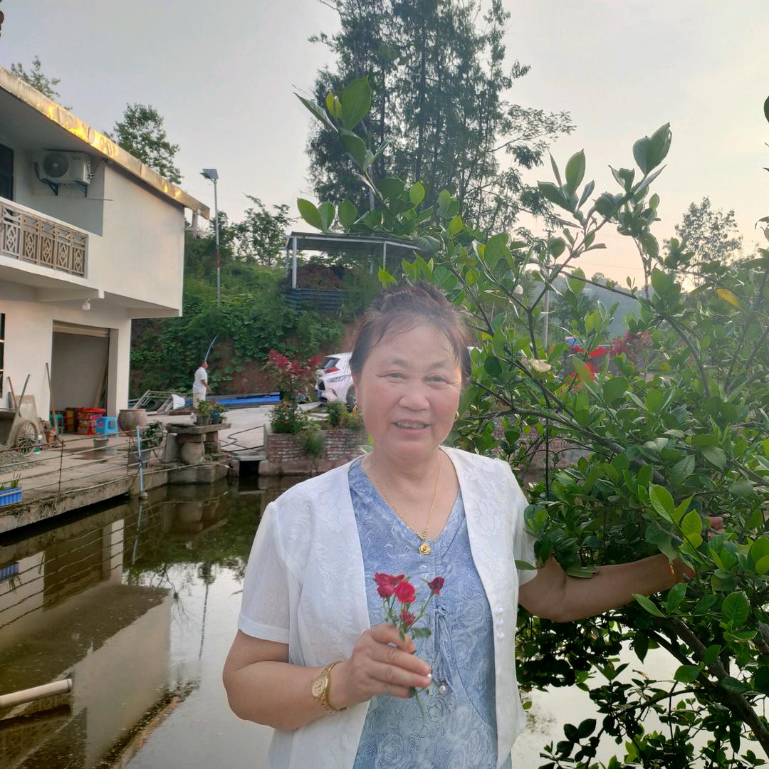 开州张姐.每天下午1点开播