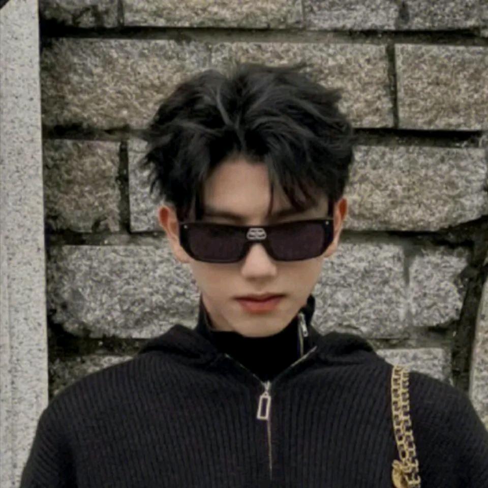 西集发型师小白