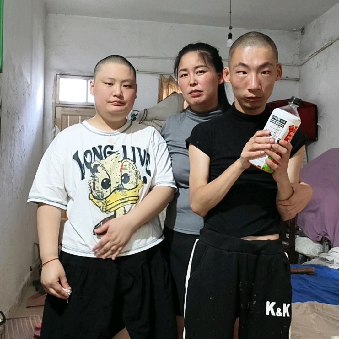 母子三人的生活