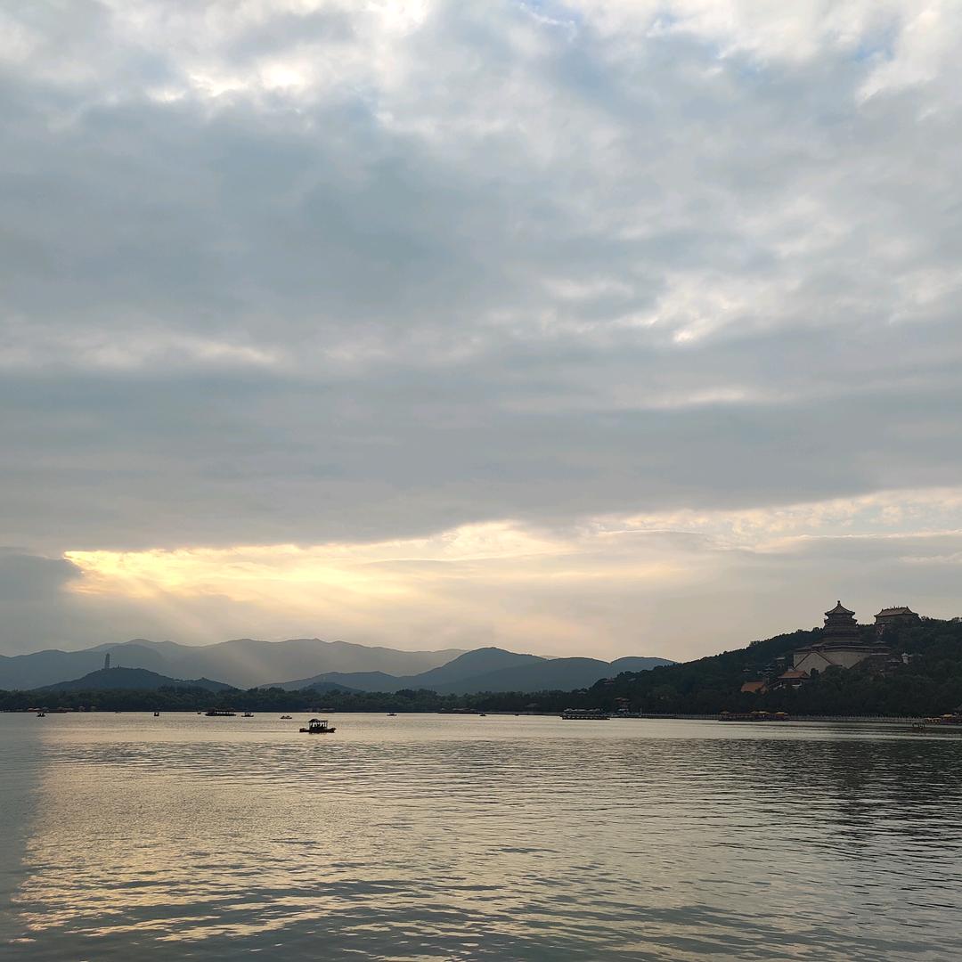 依仁游逸