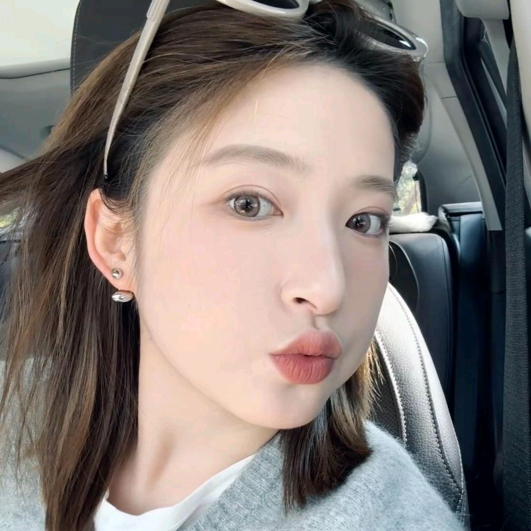 爱化妆的榛子