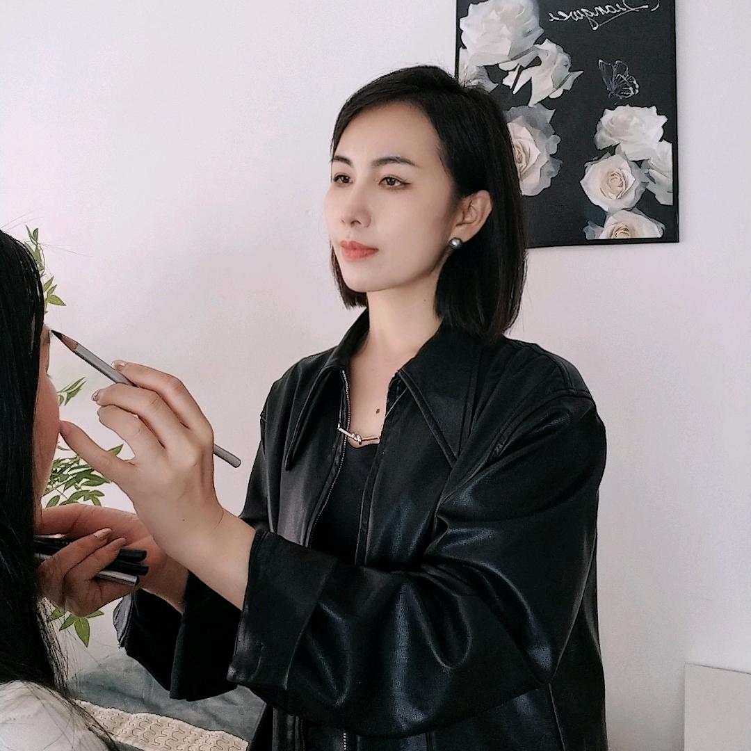 贵港眉形设计美美