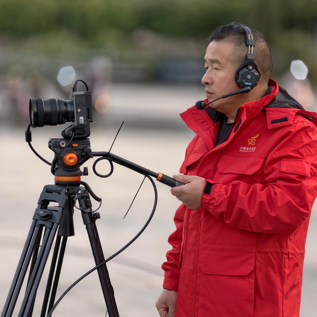 抖音直播大舞台，爱唱你就来。